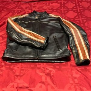 Mens L heavyweight leather motorcycle jacket. Sleeves professionally shortened.